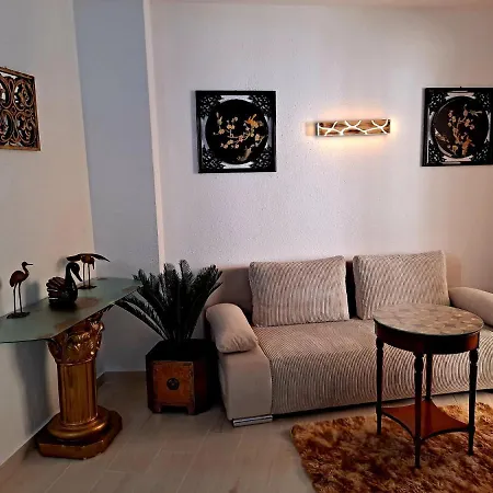 100 M De La Playa Apartment *